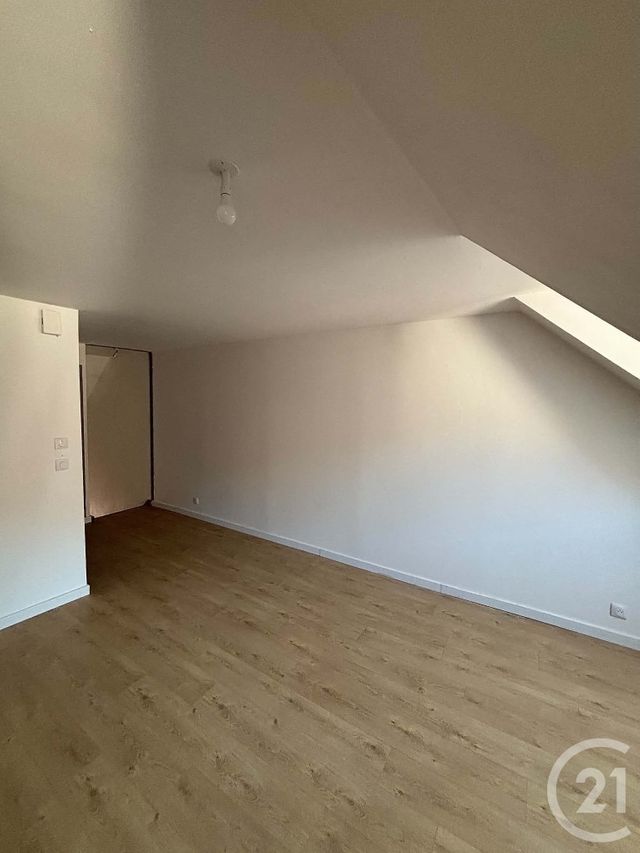 Appartement &agrave; louer - 3 pi&egrave;ces - 45 m2 - Ornans - 25 - FRANCHE-COMTE