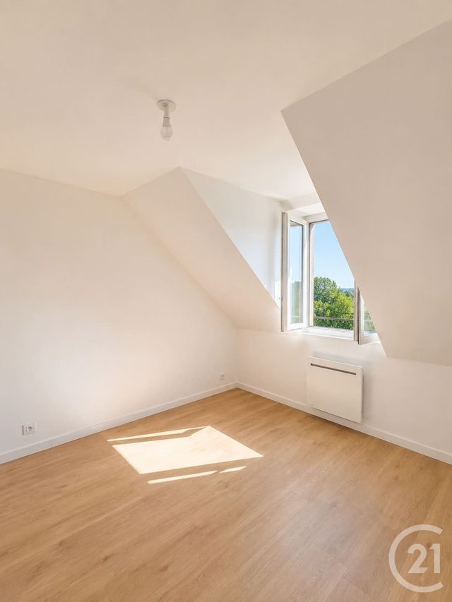 Appartement &agrave; louer - 3 pi&egrave;ces - 45 m2 - Ornans - 25 - FRANCHE-COMTE