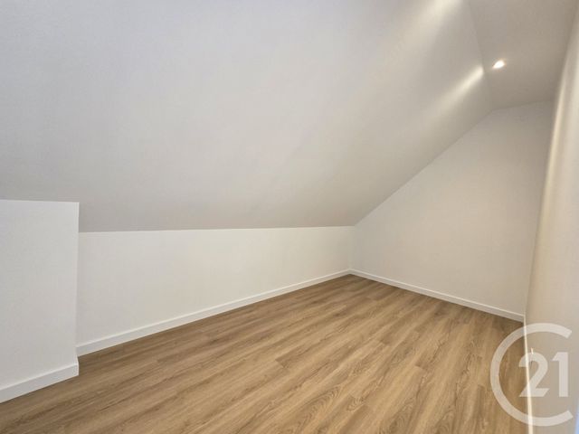 Maison &agrave; louer - 9 pi&egrave;ces - 197,25 m2 - Tille - 60 - PICARDIE