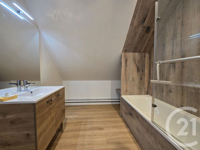 Maison &agrave; louer - 9 pi&egrave;ces - 197,25 m2 - Tille - 60 - PICARDIE