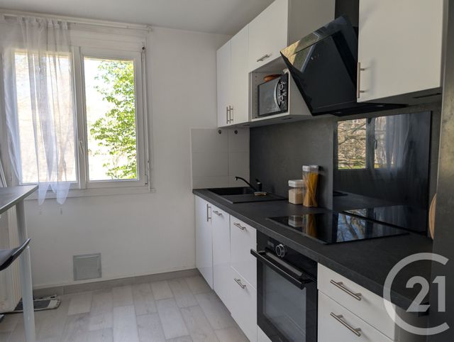 Appartement &agrave; louer - 4 pi&egrave;ces - 67,16 m2 - Beauvais - 60 - PICARDIE