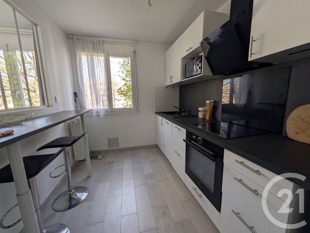 Appartement &agrave; louer - 4 pi&egrave;ces - 67,16 m2 - Beauvais - 60 - PICARDIE