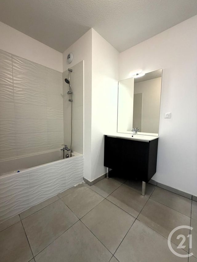 Appartement F3 &agrave; louer - 3 pi&egrave;ces - 65,36 m2 - St Vincent De Tyrosse - 40 - AQUITAINE