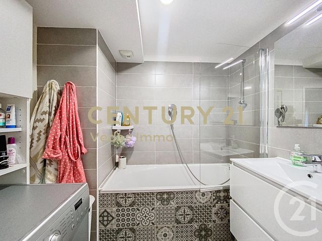 Appartement F4 à vendre - 4 pièces - 97 m2 - St Jean De Vedas - 34 - LANGUEDOC-ROUSSILLON