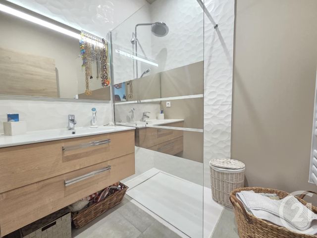 Appartement T4 à vendre - 4 pièces - 124,92 m2 - Sanary Sur Mer - 83 - PROVENCE-ALPES-COTE-D-AZUR