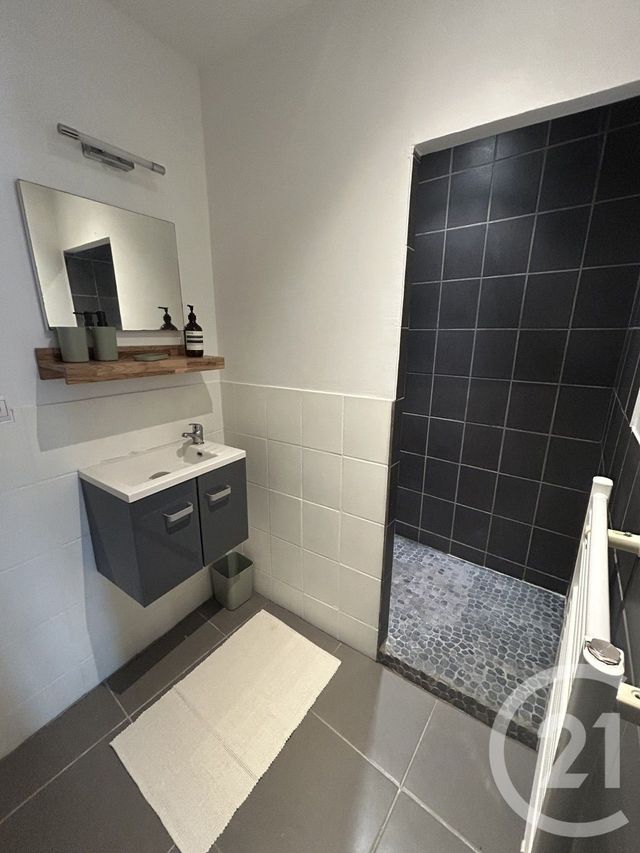 Appartement F1 &agrave; louer - 1 pi&egrave;ce - 25 m2 - Toulon - 83 - PROVENCE-ALPES-COTE-D-AZUR