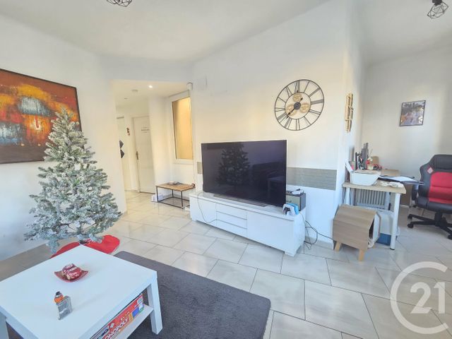 Appartement T3 à vendre - 3 pièces - 63,37 m2 - Toulon - 83 - PROVENCE-ALPES-COTE-D-AZUR