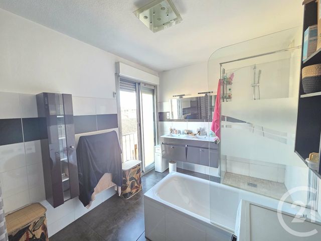 Appartement T3 &agrave; vendre - 3 pi&egrave;ces - 62,53 m2 - La Seyne Sur Mer - 83 - PROVENCE-ALPES-COTE-D-AZUR