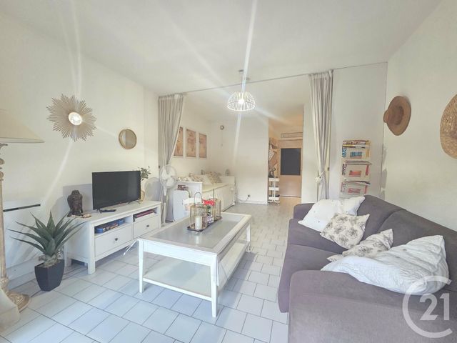 Appartement F1 &agrave; vendre - 1 pi&egrave;ce - 25,50 m2 - Hyeres - 83 - PROVENCE-ALPES-COTE-D-AZUR