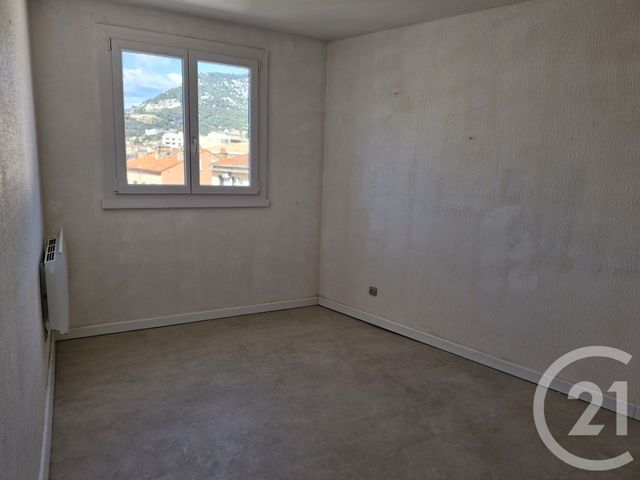 Appartement &agrave; louer - 3 pi&egrave;ces - 72 m2 - Toulon - 83 - PROVENCE-ALPES-COTE-D-AZUR