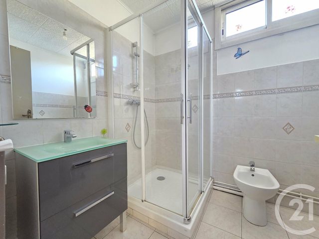 Appartement F4 &agrave; vendre - 4 pi&egrave;ces - 76,02 m2 - Toulon - 83 - PROVENCE-ALPES-COTE-D-AZUR