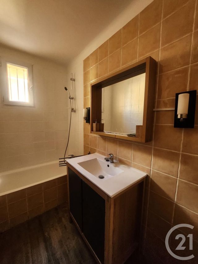 Appartement F3 &agrave; louer - 3 pi&egrave;ces - 58,42 m2 - Toulon - 83 - PROVENCE-ALPES-COTE-D-AZUR