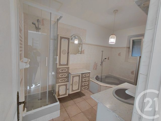 Appartement F5 &agrave; louer - 5 pi&egrave;ces - 74 m2 - Toulon - 83 - PROVENCE-ALPES-COTE-D-AZUR