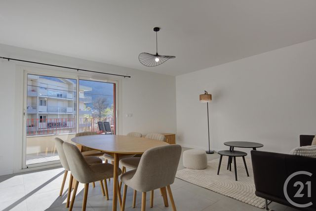 Appartement &agrave; louer - 3 pi&egrave;ces - 65,75 m2 - Sallanches - 74 - RHONE-ALPES