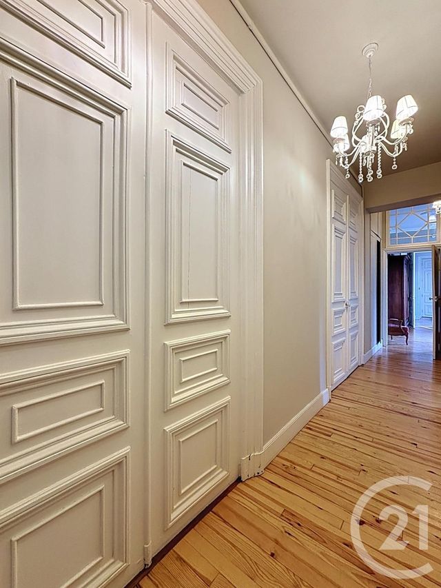 Appartement F6 &agrave; vendre - 6 pi&egrave;ces - 195 m2 - Riom - 63 - AUVERGNE