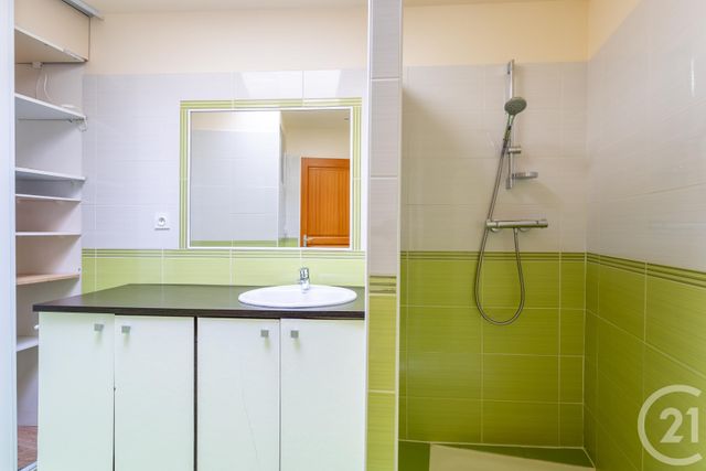 Appartement F4 à vendre - 4 pièces - 105 m2 - Chatel Guyon - 63 - AUVERGNE