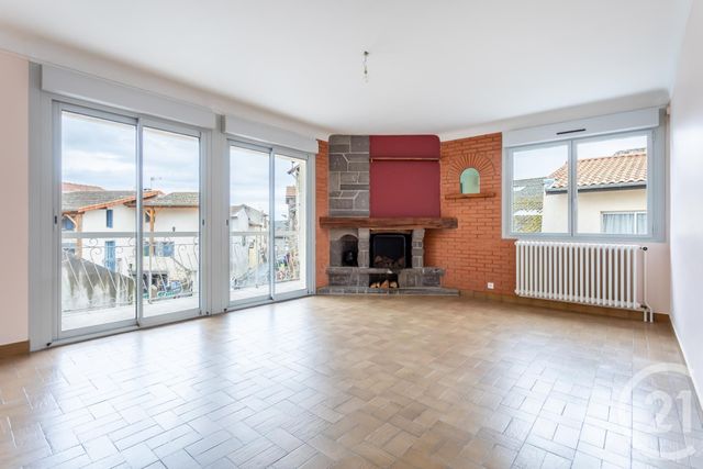 Appartement F4 à vendre - 4 pièces - 105 m2 - Chatel Guyon - 63 - AUVERGNE