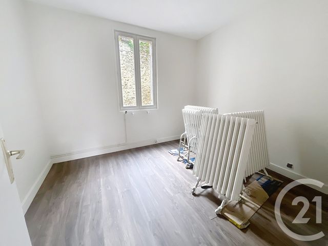 Appartement F3 &agrave; louer - 3 pi&egrave;ces - 63,73 m2 - Riom - 63 - AUVERGNE