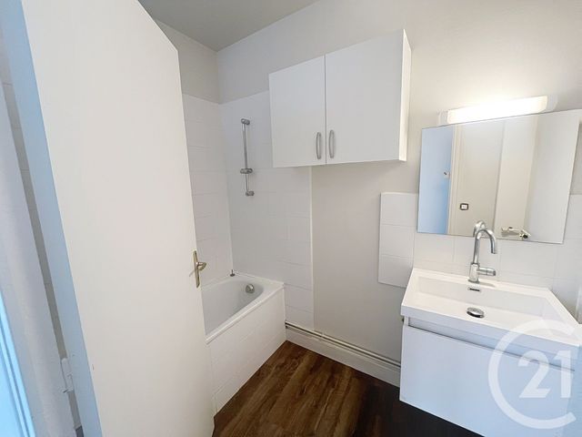 Appartement F3 &agrave; louer - 3 pi&egrave;ces - 63,73 m2 - Riom - 63 - AUVERGNE