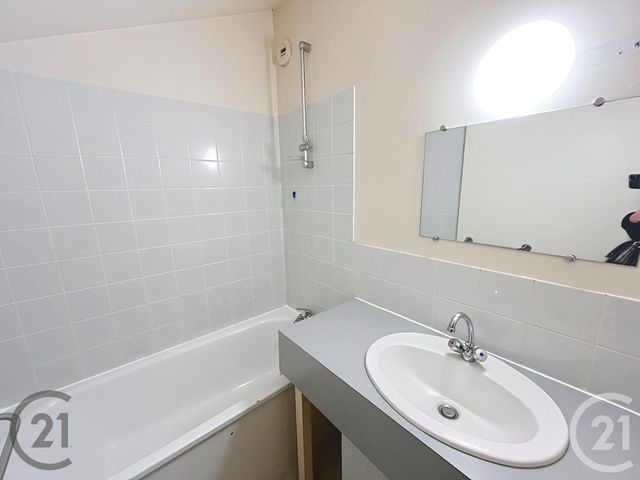 Appartement F3 à louer - 3 pièces - 39,79 m2 - Aigueperse - 63 - AUVERGNE