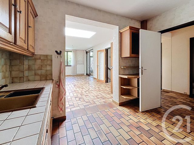 Maison à vendre - 7 pièces - 146,40 m2 - Chatel Guyon - 63 - AUVERGNE