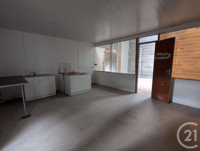 Parking à louer - 400 m2 - Beauregard Vendon - 63 - AUVERGNE