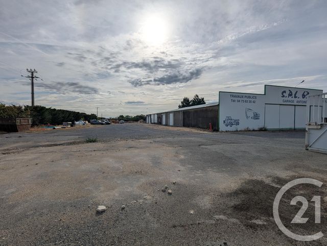 Parking à louer - 400 m2 - Beauregard Vendon - 63 - AUVERGNE