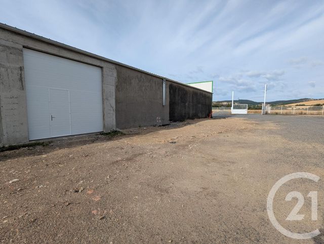 Parking à louer - 400 m2 - Beauregard Vendon - 63 - AUVERGNE