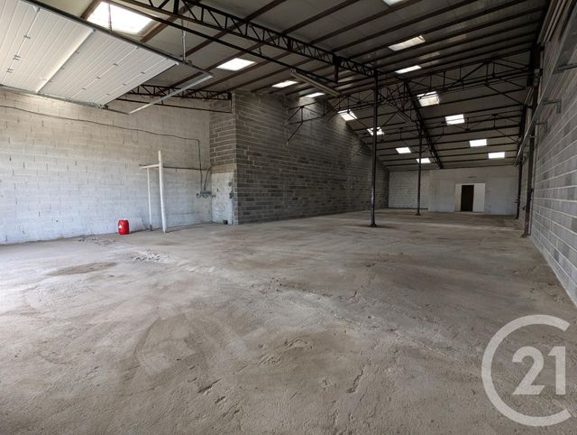 Parking à louer - 400 m2 - Beauregard Vendon - 63 - AUVERGNE