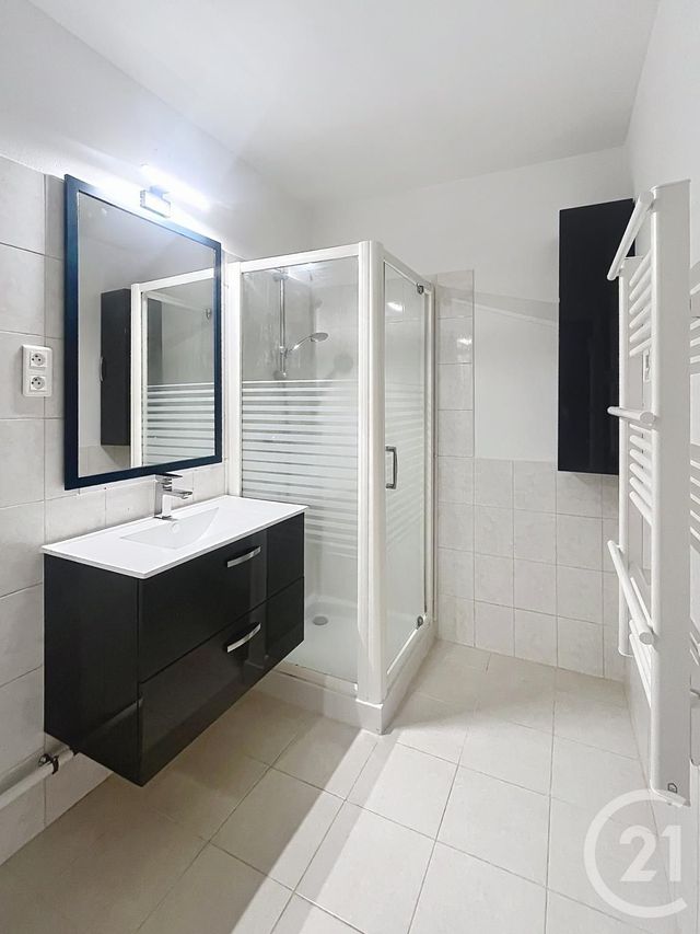 Appartement F3 &agrave; louer - 3 pi&egrave;ces - 65 m2 - Volvic - 63 - AUVERGNE