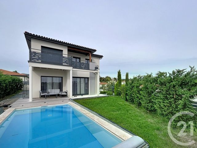 Maison à vendre - 6 pièces - 148 m2 - Mozac - 63 - AUVERGNE