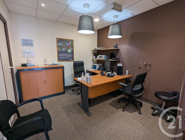 Local commercial à louer - 130.0 m2 - 63 - Puy-de-Dome