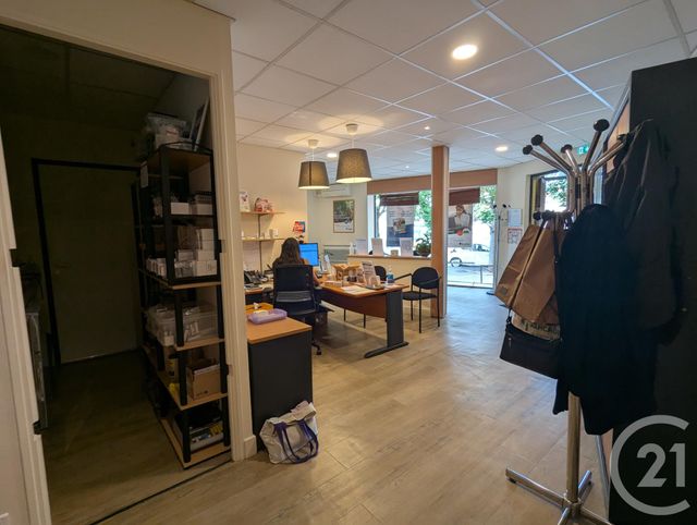 Local commercial à louer - 130.0 m2 - 63 - Puy-de-Dome