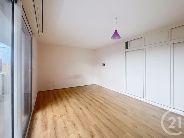 Appartement F1 à louer - 1 pièce - 32 m2 - Riom - 63 - AUVERGNE