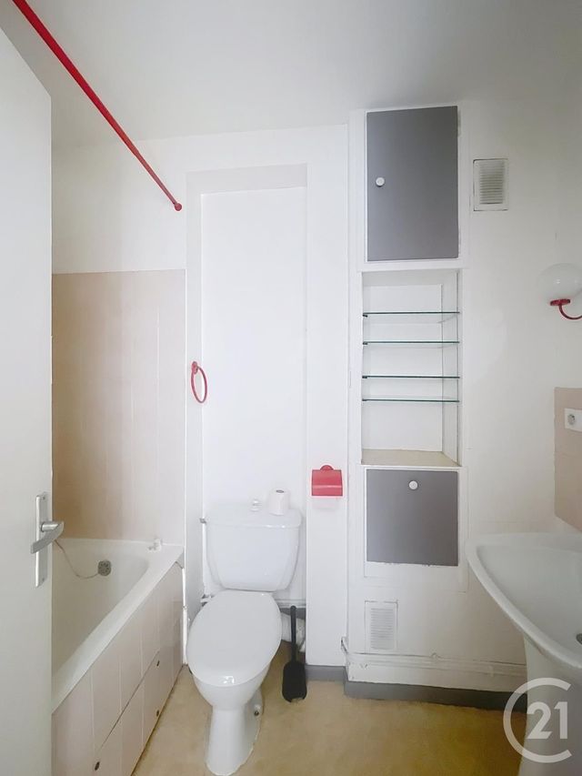 Appartement F1 à louer - 1 pièce - 32 m2 - Riom - 63 - AUVERGNE