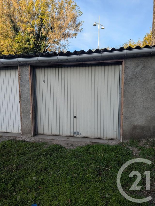 Parking à louer - 10 m2 - Riom - 63 - AUVERGNE