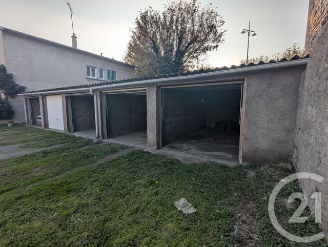 Parking à louer - 10 m2 - Riom - 63 - AUVERGNE