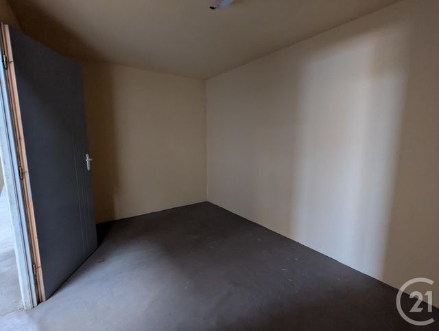 Local commercial à louer - 400.0 m2 - 63 - Puy-de-Dome