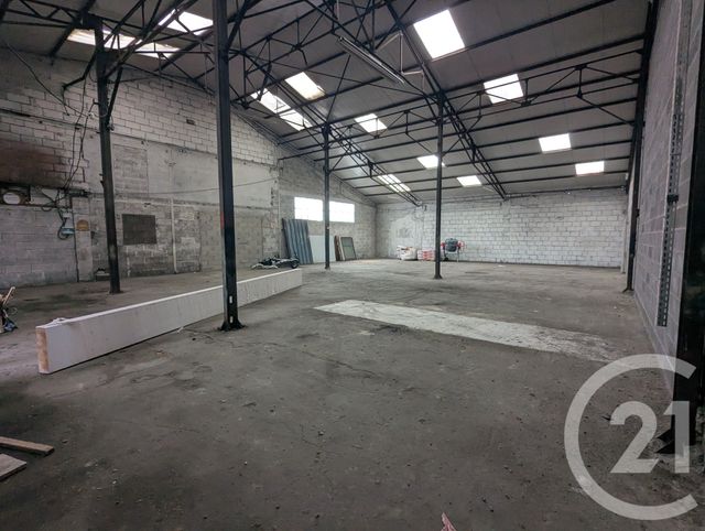 Parking &agrave; louer - 30 m2 - Beauregard Vendon - 63 - AUVERGNE