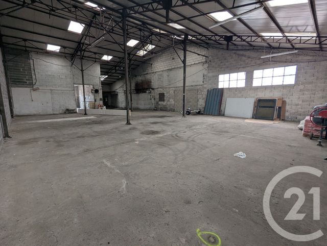 Parking &agrave; louer - 30 m2 - Beauregard Vendon - 63 - AUVERGNE