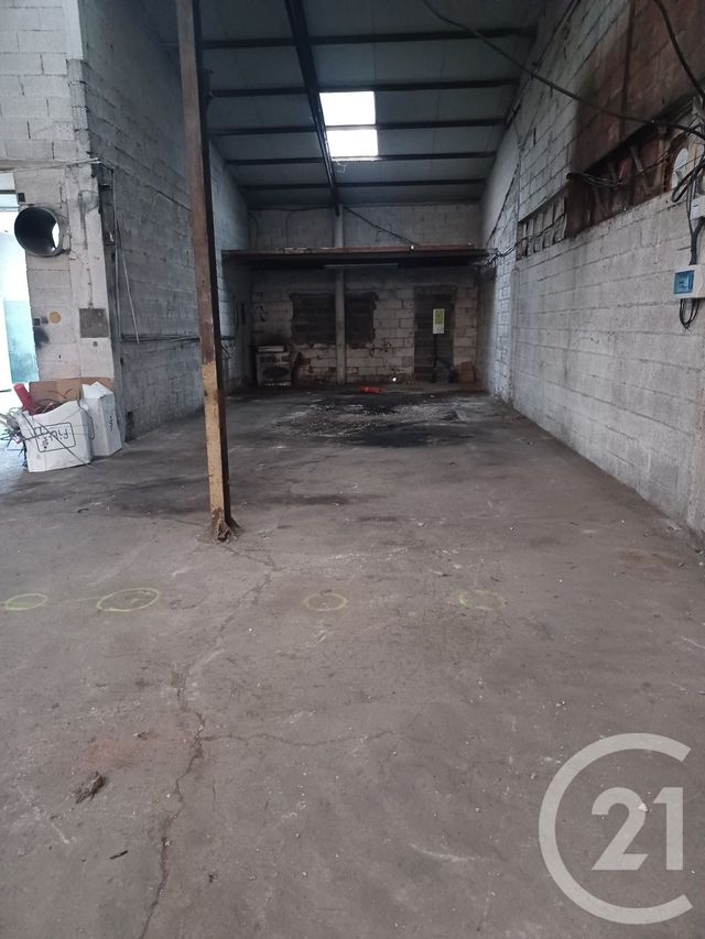 Parking à louer - 100 m2 - Beauregard Vendon - 63 - AUVERGNE