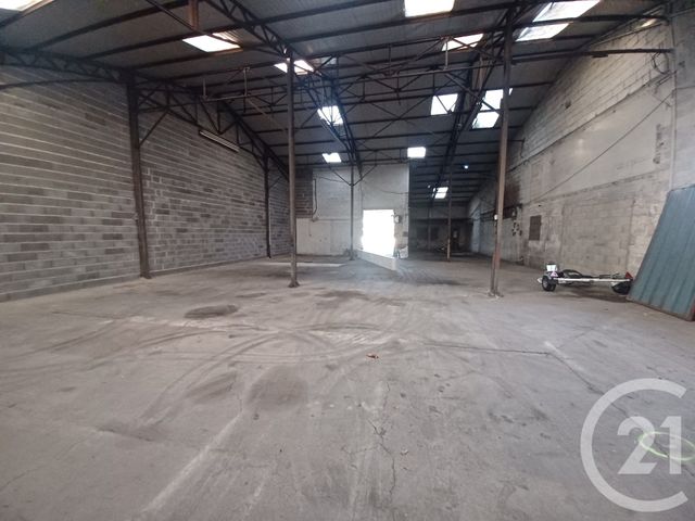 Parking à louer - 100 m2 - Beauregard Vendon - 63 - AUVERGNE