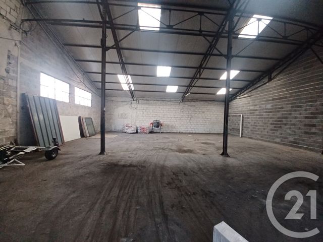 Parking à louer - 100 m2 - Beauregard Vendon - 63 - AUVERGNE