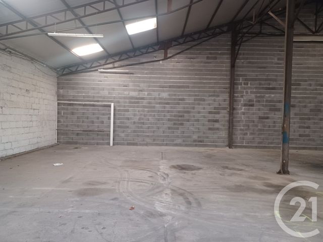 Parking à louer - 100 m2 - Beauregard Vendon - 63 - AUVERGNE