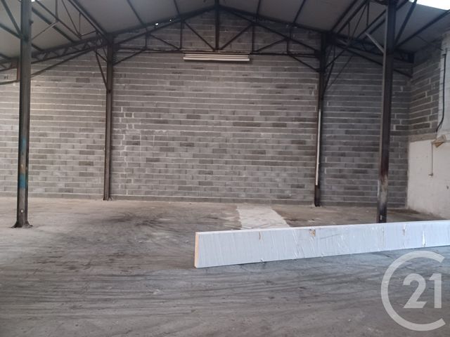 Parking à louer - 100 m2 - Beauregard Vendon - 63 - AUVERGNE