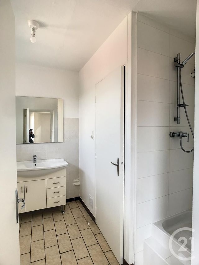 Appartement F2 &agrave; louer - 2 pi&egrave;ces - 56,10 m2 - Riom - 63 - AUVERGNE