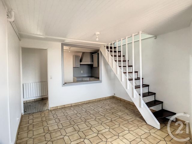 Appartement F2 &agrave; louer - 2 pi&egrave;ces - 56,10 m2 - Riom - 63 - AUVERGNE