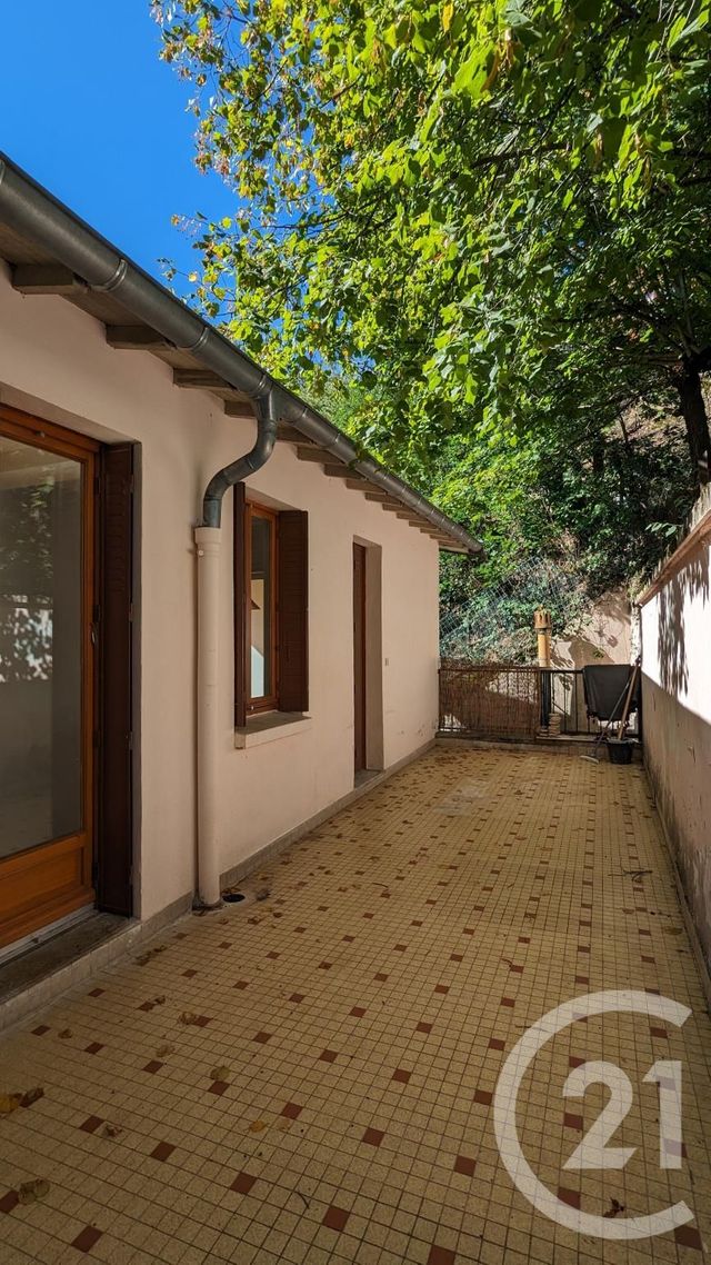 Appartement F4 à louer - 4 pièces - 75 m2 - Chatel Guyon - 63 - AUVERGNE