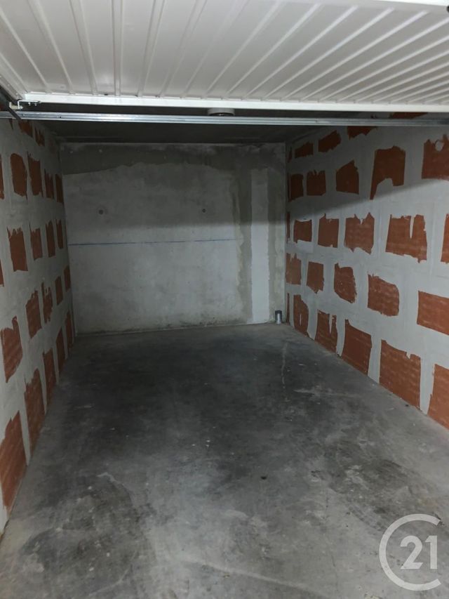 Parking &agrave; louer - 15 m2 - Riom - 63 - AUVERGNE