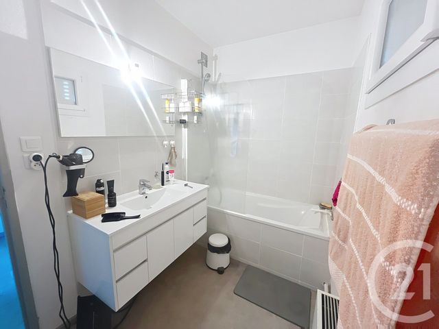 Maison &agrave; louer - 4 pi&egrave;ces - 74,40 m2 - Mozac - 63 - AUVERGNE